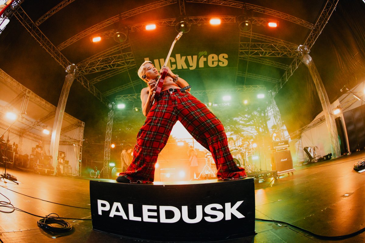 luckyfm_fes's tweet photo. 【SetList + Live Photos】Paledusk
LuckyFes'26
WING STAGE 8/9(日) 10:20～
▶︎https://t.co/wKfhMA0ZZN

【SetList】
1.Paledusk Theme Song #1
2.I ♡ YOU BABY!!
3.SLAY!!
4.SUPER NATURAL HIGH
https://t.co/XmzTzCsHjb WAY!!
6.PALEHELL
7.AREA PD
https://t.co/I5x3vwcBOG!
9.Q2 
10.HUGs

@Paledusk_jpn
#Paledusk