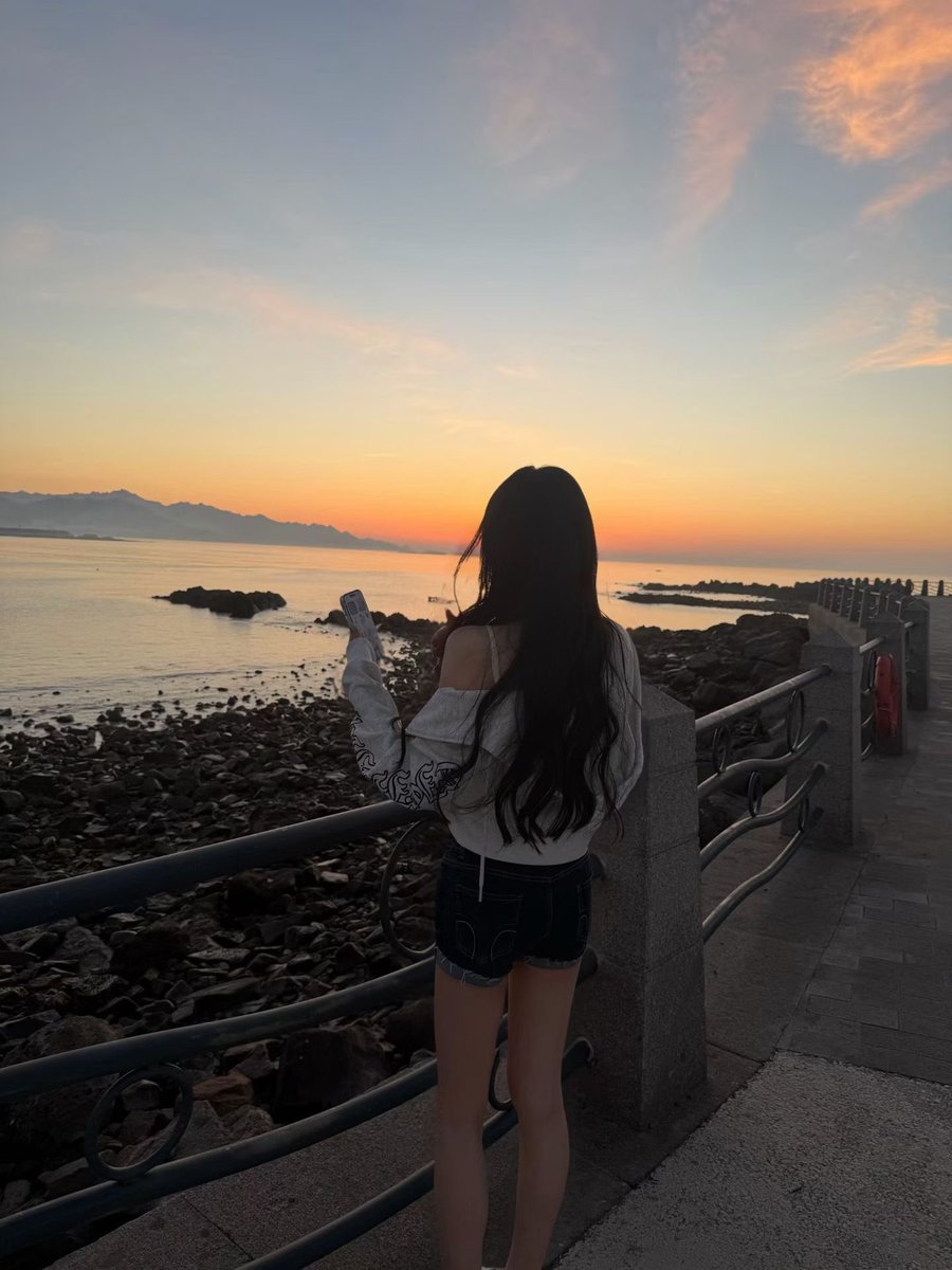 Bantan5v's tweet photo. 天在将黑未黑时最美 #大连 https://t.co/GcQEz3gRxG