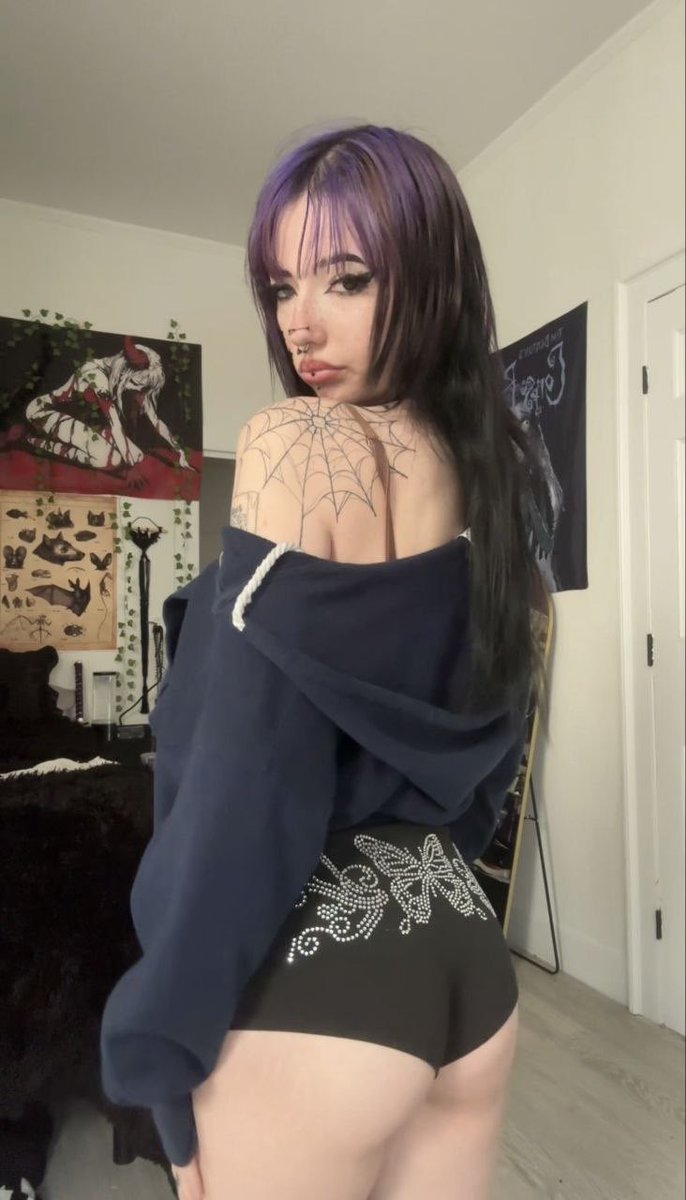 Vickz_0's tweet photo. @chonchosworld If you like alt girls… i might be your type 🥵 https://t.co/BJCJ83ZyJI