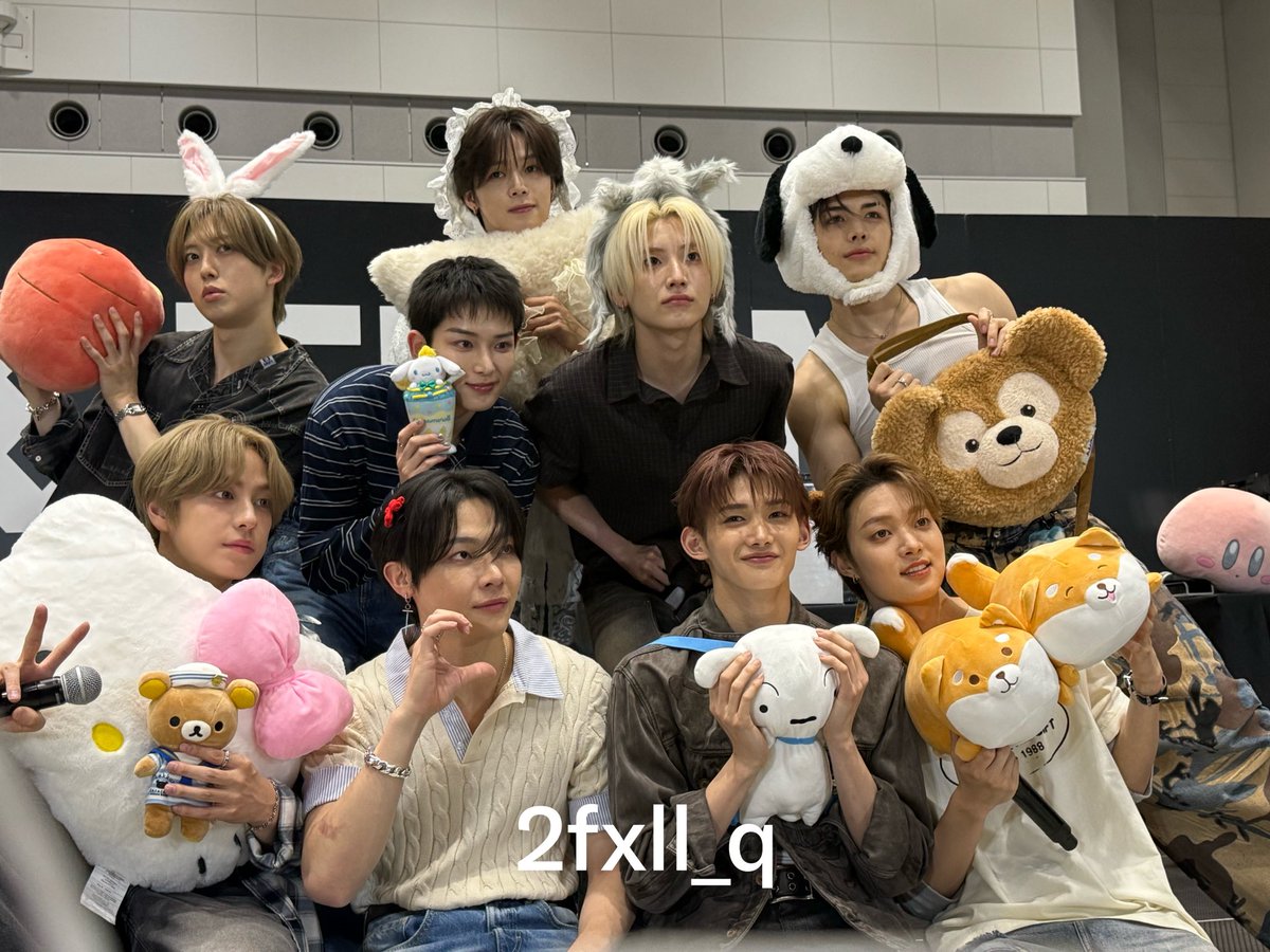 2fxll_q's tweet photo. 260809 プレサ 東京 WOF &amp;TEAM

取り急ぎ今日の家族🧑‍🧑‍🧒💕
渡したテム持ってくれた✨これからこの猫私の専属キャラクター(ˆ╷ ̫╷ˆ)💕
後で綺麗なの上げ直すから消すかも💭

 #andteam  #プレサ  #ニコラス https://t.co/mugI8CuG9O