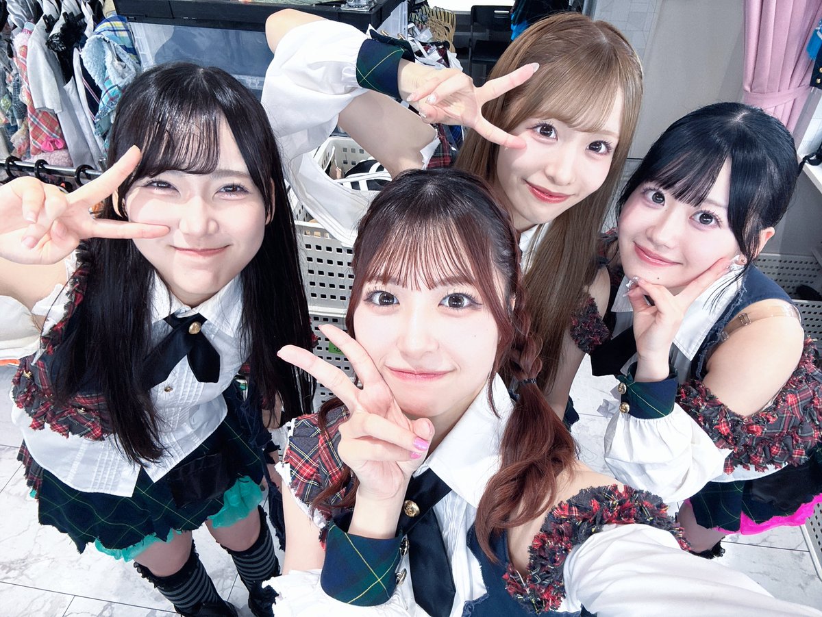 harupyon_0525's tweet photo. 昨日！！#RESET公演 💚
ありがとうございました😊

🔆昨日のハイライト🔆
①エイトの日🐝
②はーちゃん新ポジおつかれさまぁ🌻
③ほてちゃんいっぱい8ポーズしてくれた💕
④みんなと写真撮れて大満足✨
⑤前髪切ったけど気づいた？🫣

次は10日RESET公演💚
逆転王子様上手👑全体曲上手多めポジ🩵 https://t.co/GsJ6N9OYwD