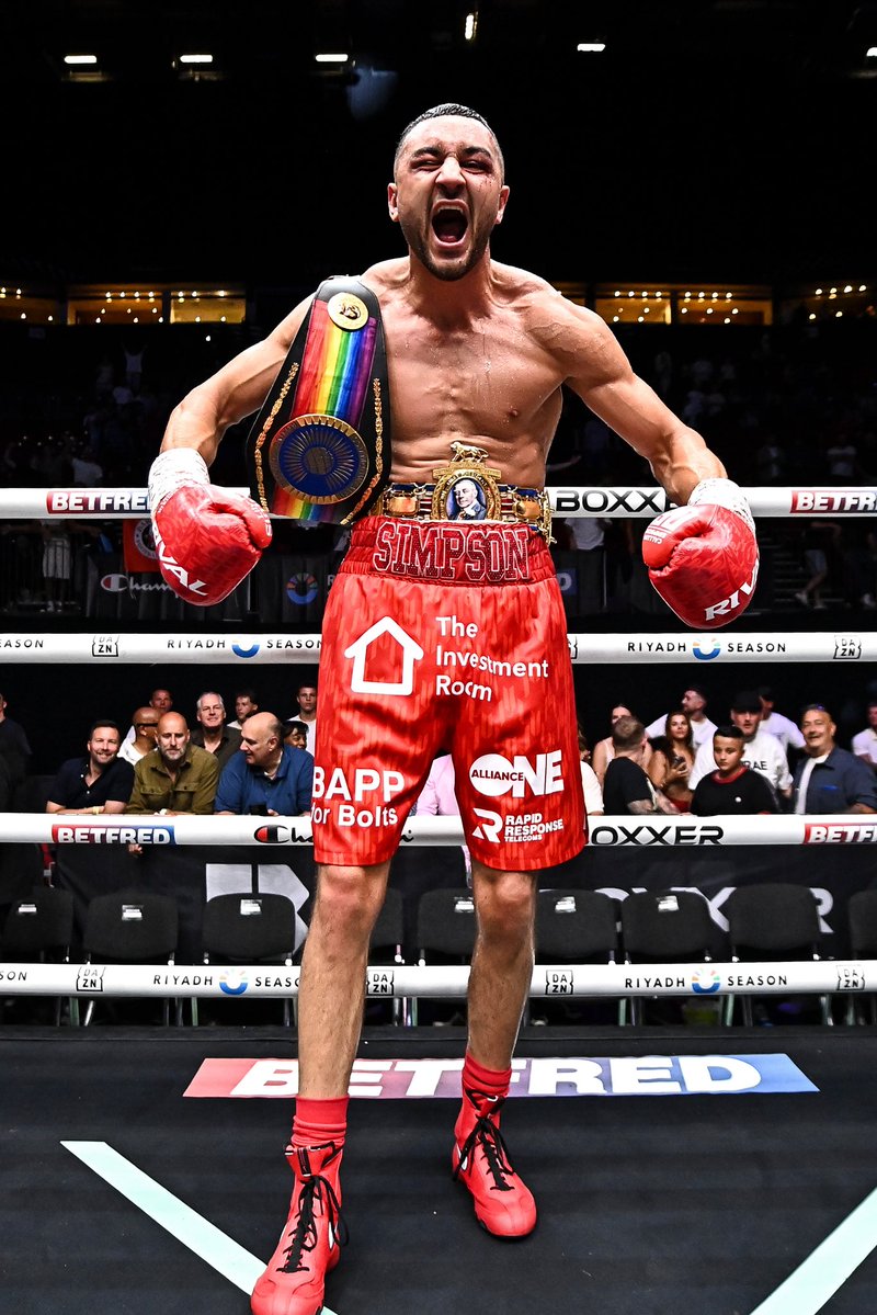 CallumSimpson9's tweet photo. AND THE NEW… TWO TIME BRITISH AND COMMONWEALTH CHAMPION 🏆

The support last night was unbelievable!

To everyone who travelled to Leeds, bought a ticket, watched from home, sent me messages and backed me through the highs and the lows… THANK YOU! 🙌🏽

“Adversity doesn’t build character. It reveals it.”

The belts are coming home to Barnsley 🔴⚪️

@boxxer | @DAZNBoxing | @BarnsleyFC | @fdarena
