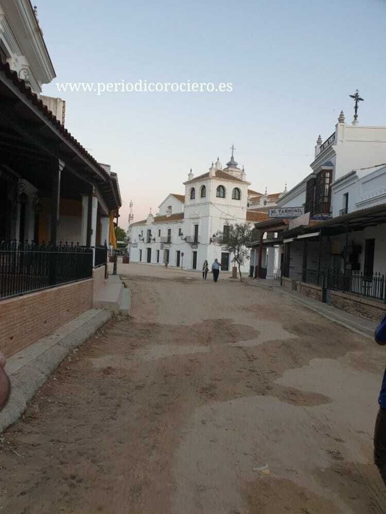 DiarioRociero's tweet photo. Buenos días nos dé Dios.
Hoy es 9 de AGOSTO de 2.026 y quedan 280 días para el lunes del #Rocío2027
y sólo 9 para el #Traslado2026 de la Virgen a su pueblo.
¡Feliz domingo!
#Rocieros
#ElRocio
#EnLasManosDeLaVirgen https://t.co/VXATEh1nEg