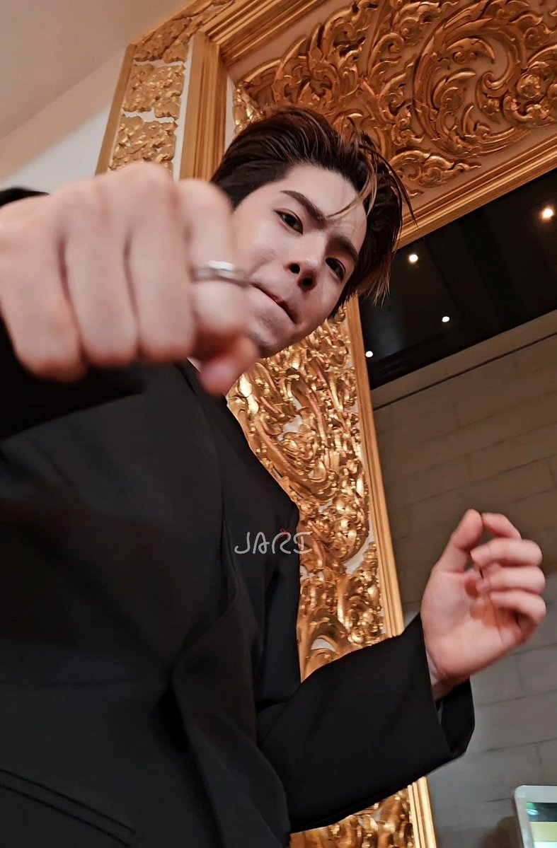jyz_balket's tweet photo. เติมเจเจหมัดแมวคั่บ 🐈👊🏻

NetJJ Golden Carpet #NakaratAwards2026xNetJJ  
#jj_rcp https://t.co/c9Vi7z5YuR