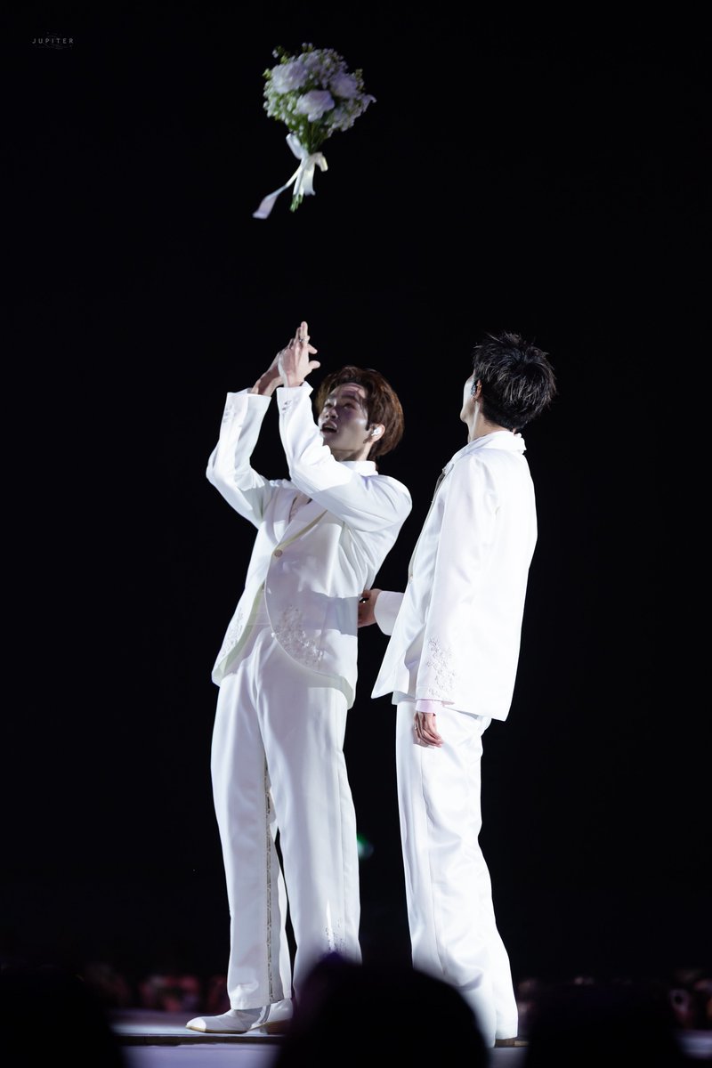 jrr_juupiter's tweet photo. OMG White suits 🪽

#junniorrs #markjrtn 
#juniormark @jnnrrs @Markjrtn 

JUNIORMARK ALWAYS SUNNYMOON

#JuniorMarkConcertD3 https://t.co/ztNko1i4qH