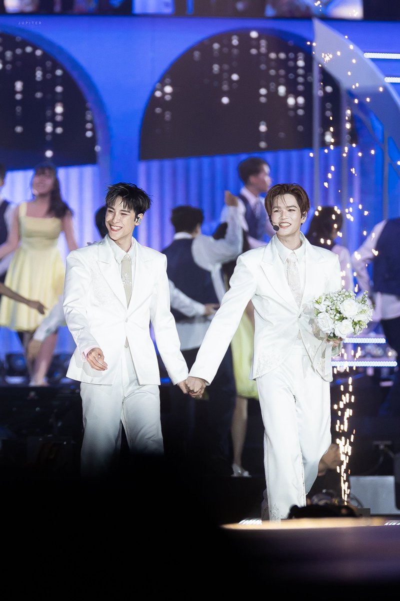 jrr_juupiter's tweet photo. OMG White suits 🪽

#junniorrs #markjrtn 
#juniormark @jnnrrs @Markjrtn 

JUNIORMARK ALWAYS SUNNYMOON

#JuniorMarkConcertD3 https://t.co/ztNko1i4qH