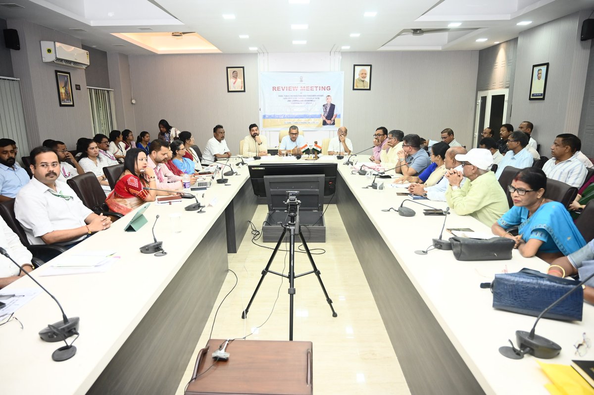 iKaushikRai's tweet photo. Chaired a review meeting at the Jorhat District Commissioner's Office today with officials from Housing and Urban Affairs, Food, Public Distribution and Consumer Affairs and Cooperation departments to assess ongoing district initiatives :

​✅ Housing and Urban Affairs : Progress on municipal development, urban infrastructure and sanitation works.

​✅ Food, Public Distribution and Consumer Affairs : Progress of 'Anna Sewa Din' and preparations for distributing subsidized dal and sugar starting 10th August. Directed officials to ensure uninterrupted supply of essential items in flood-affected areas of Jorhat.

​✅ Cooperation : Operational efficiency, stock availability and distribution management of cooperative society godowns.

​Hon'ble MLA Shri Hitendra Nath Goswami, District Commissioner Shri Jay Shivani and departmental officials were present at the meeting.