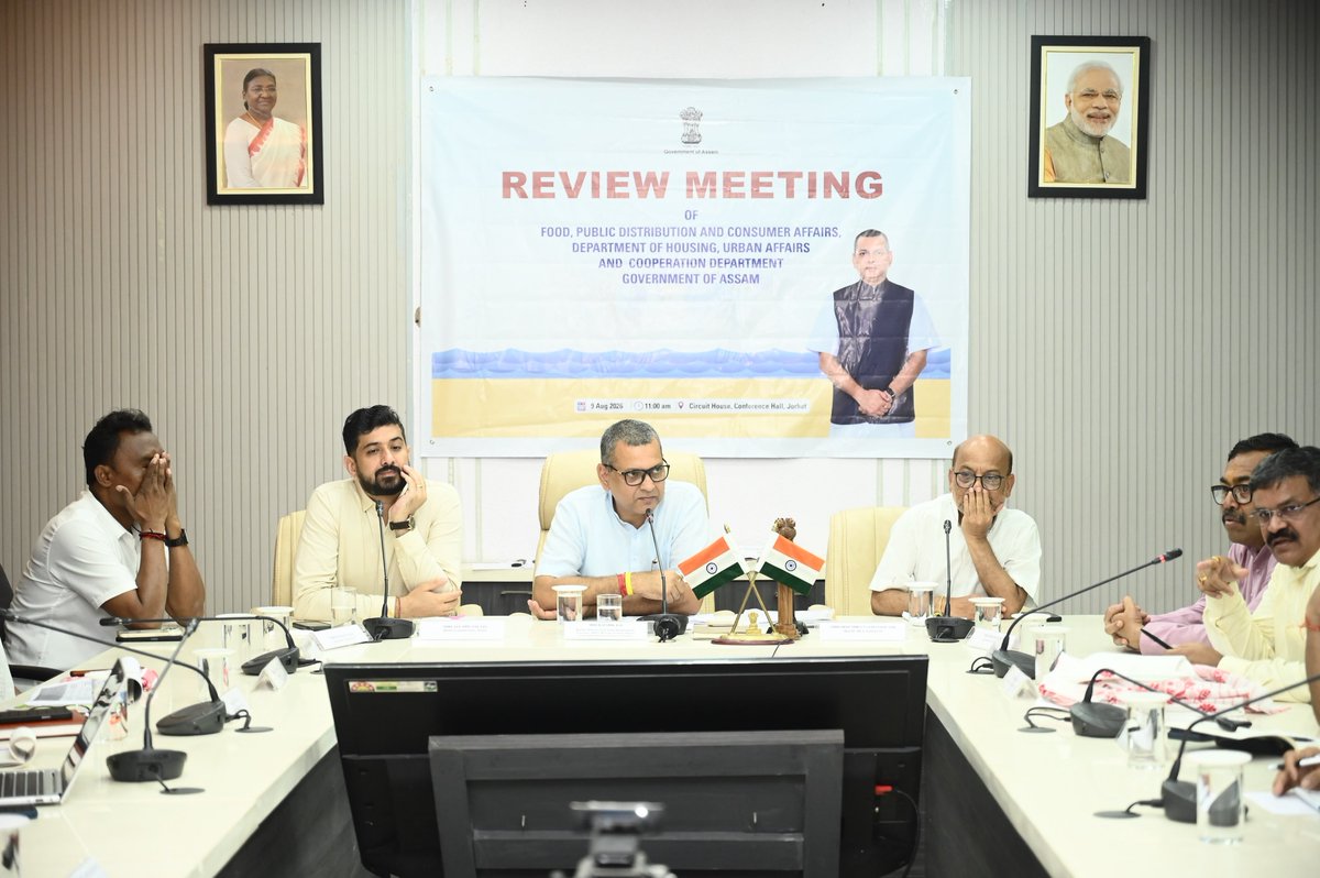 iKaushikRai's tweet photo. Chaired a review meeting at the Jorhat District Commissioner's Office today with officials from Housing and Urban Affairs, Food, Public Distribution and Consumer Affairs and Cooperation departments to assess ongoing district initiatives :

​✅ Housing and Urban Affairs : Progress on municipal development, urban infrastructure and sanitation works.

​✅ Food, Public Distribution and Consumer Affairs : Progress of 'Anna Sewa Din' and preparations for distributing subsidized dal and sugar starting 10th August. Directed officials to ensure uninterrupted supply of essential items in flood-affected areas of Jorhat.

​✅ Cooperation : Operational efficiency, stock availability and distribution management of cooperative society godowns.

​Hon'ble MLA Shri Hitendra Nath Goswami, District Commissioner Shri Jay Shivani and departmental officials were present at the meeting.