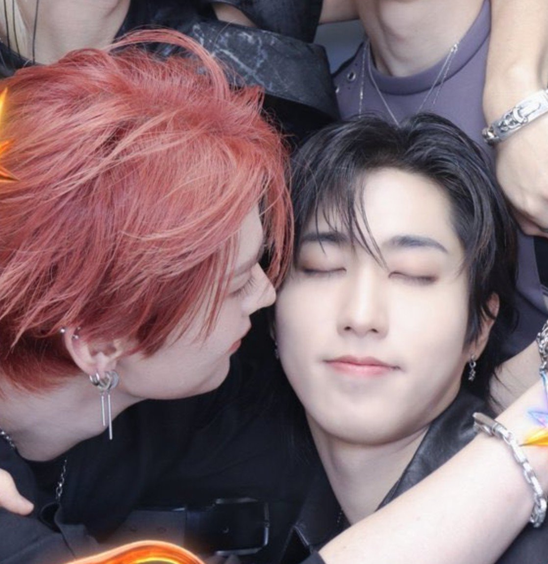 smolsungies's tweet photo. hey hey guys remember minsung's namsan date 4cuts and the question surrounding what happened between the 3rd and 4th frame (jisung's hoodie and beanie all pulled down and them all shy and giggly) hey maybe ... 👨🏻‍❤️‍💋‍👨🏻 https://t.co/X9PsP5szg0