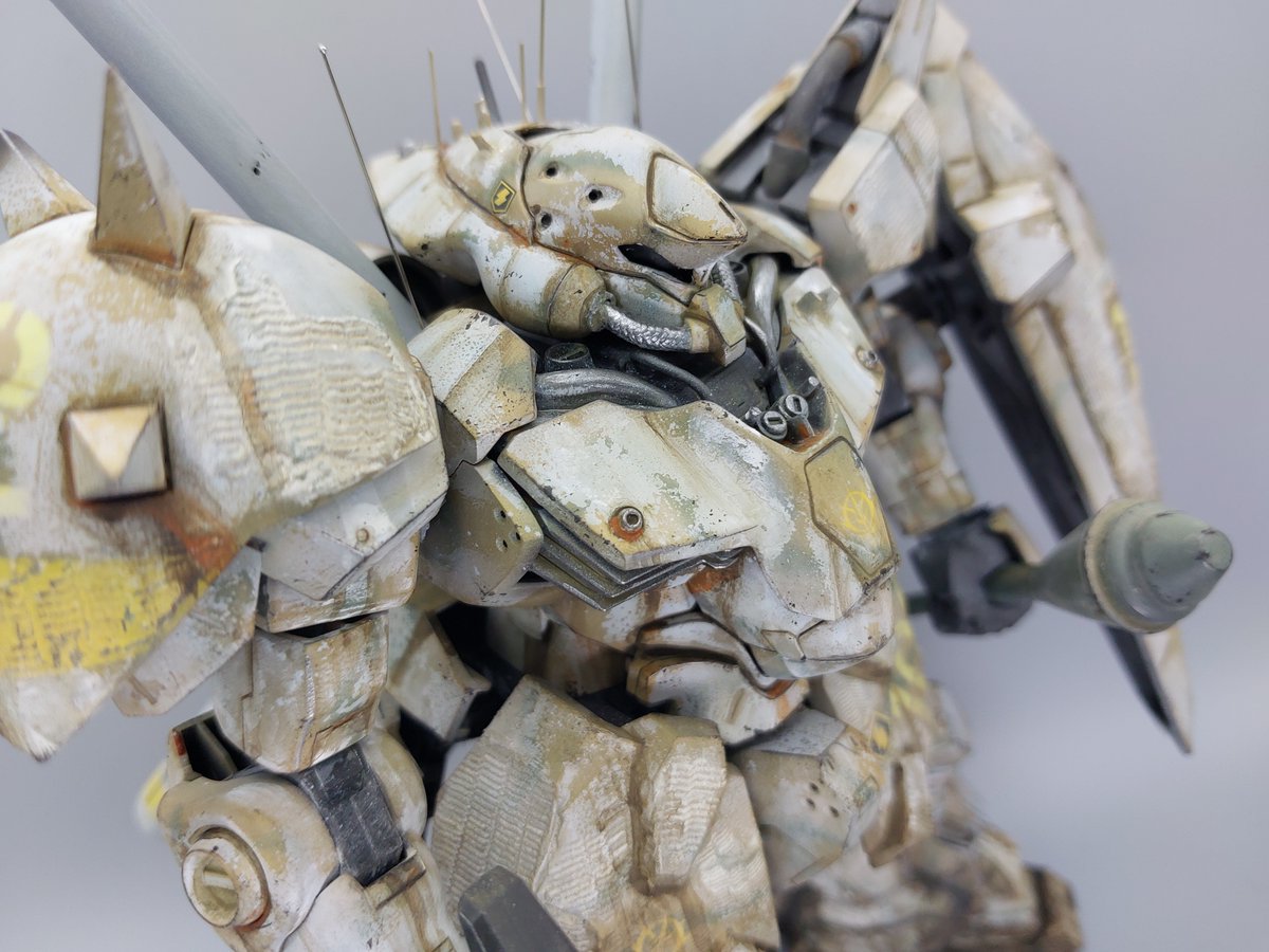 dagored00's tweet photo. 1/144 HGUC メッサーF01型 完成しました
80年代風にツェンメリットコーティングやアンテナディテール、プロペラントタンクを追加、冬季迷彩で仕上げています https://t.co/ymW3eKV9Ck