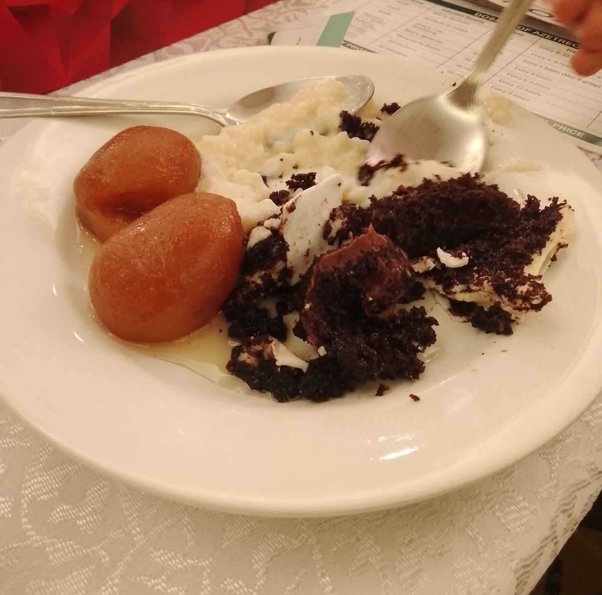 pauorpou's tweet photo. atleast they gave us good food and dessert after all of that nonsense 👀 https://t.co/yhcwtMjWYC