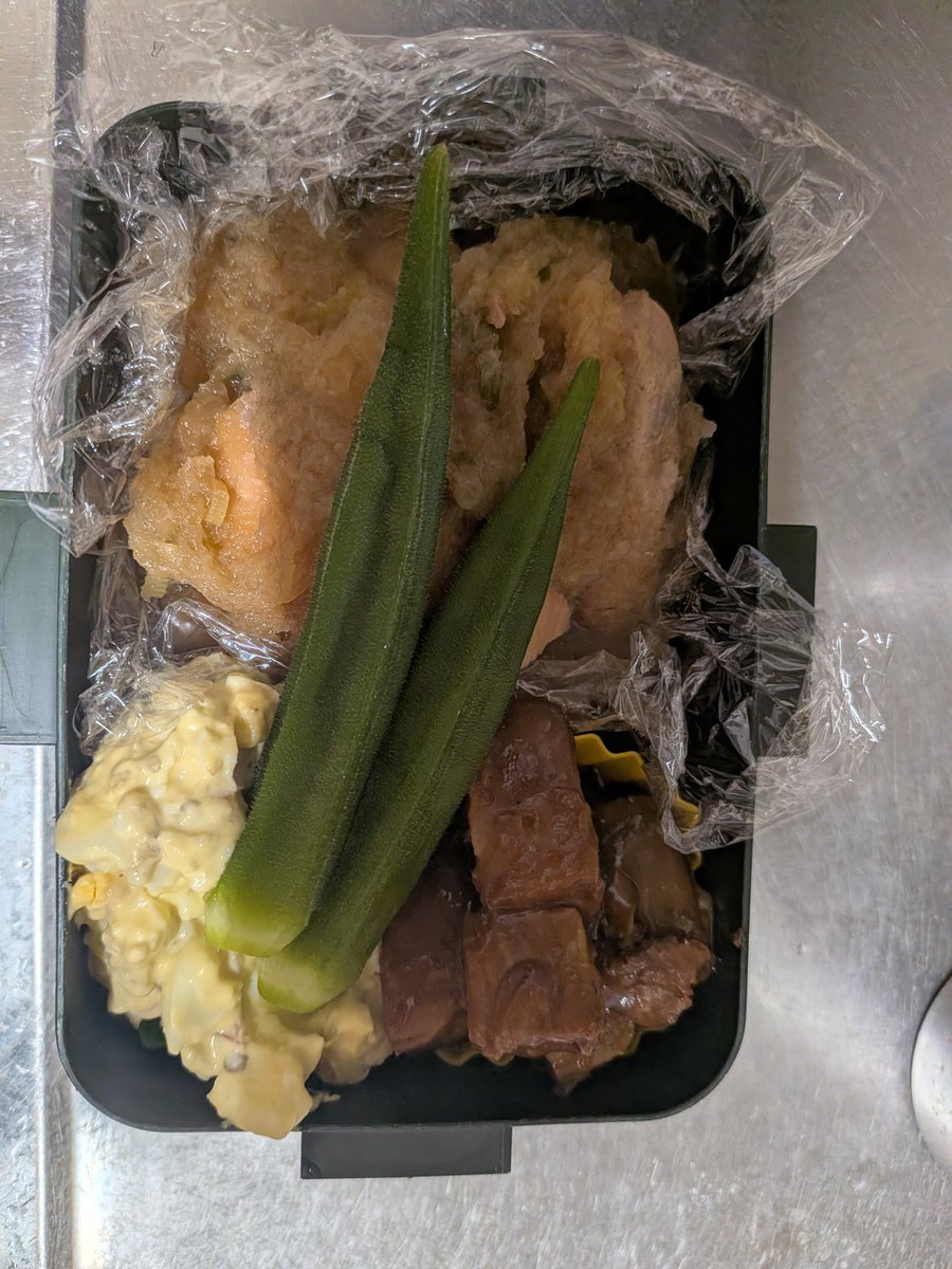shub070327's tweet photo. わかりにくいけど、刺身を焼いてから大根おろしとポン酢がメイン。これは美味しかった。バターって美味しいよね https://t.co/GK3xJRahbg