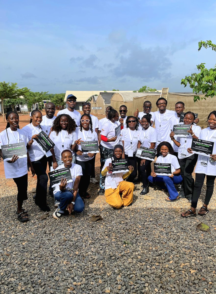ThompsonJumoke's tweet photo. Being surrounded by people creating real solutions reminded me that success leaves clues.
Sometimes, all you need is to be in the right room with the right people.
#agriculture
#innovation
#graduation
#agripreneurs
#foodprocessor
#changemakers https://t.co/BvYmvnqaf0