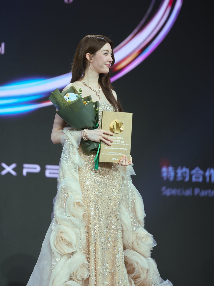 only_boomtag's tweet photo. A night to remember, a look to treasure 🤍
Orm Kornnaphat at the Weibo Cultural Exchange Night, glowing like a princess in an exquisite gown, surrounded by elegance and timeless beauty. Every angle, every pose, every little detail simply unforgettable

#OrmKornnaphat‌ @ormmormm https://t.co/o2S2vpKCqV