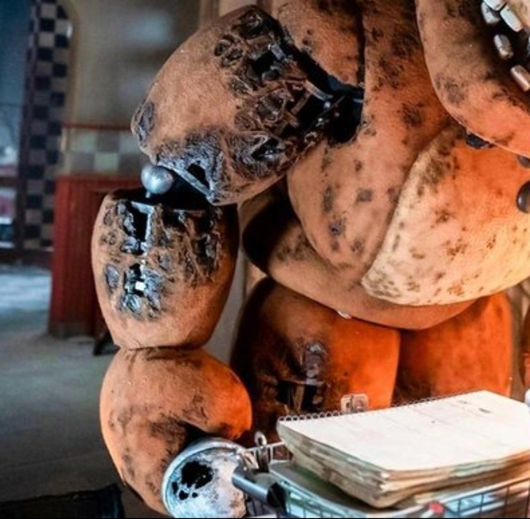 Ba_1o0's tweet photo. Ive never actually noticed that withered freddy has a torn mic?
I don't think I've seen alot of people talking about it https://t.co/X8ZmGBE9bm