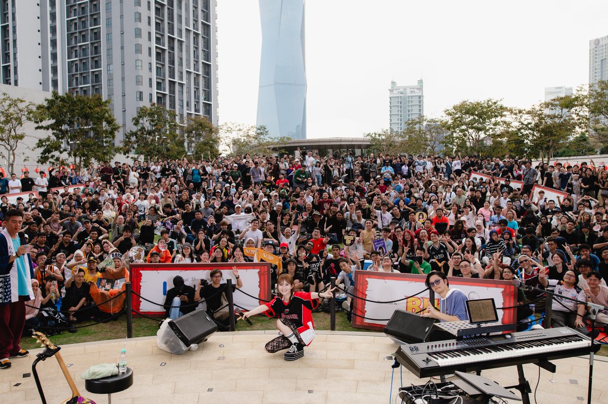 TIFAsiaTour's tweet photo. 🏮【感謝！】🏮
クアラルンプールの中心で、日本の夏祭りならではの景色・音・味・文化を存分に楽しめるイベント”LaLaport BBCC「盆踊りフェスティバル」”が大盛況のうちに終了しました！
TIF ASIA TOURとのコラボステージにご出演頂いた山本彩さん、そして、ご来場いただいた皆様、ありがとうございました！！

#LaLaportBonOdori2026
#TIFASIATOUR
