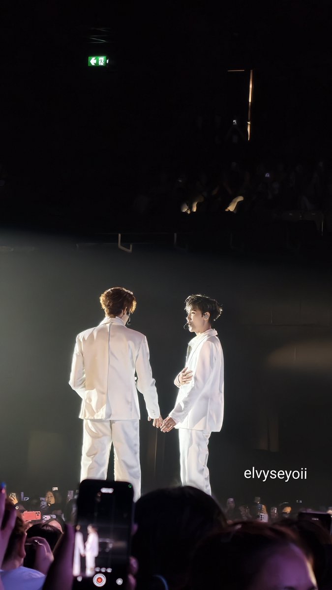 Jumarkonlyna's tweet photo. the look of love 🩵🥹

JUNIORMARK ALWAYS SUNNYMOON 
#JuniorMarkConcertD3 https://t.co/5NHM549LHu
