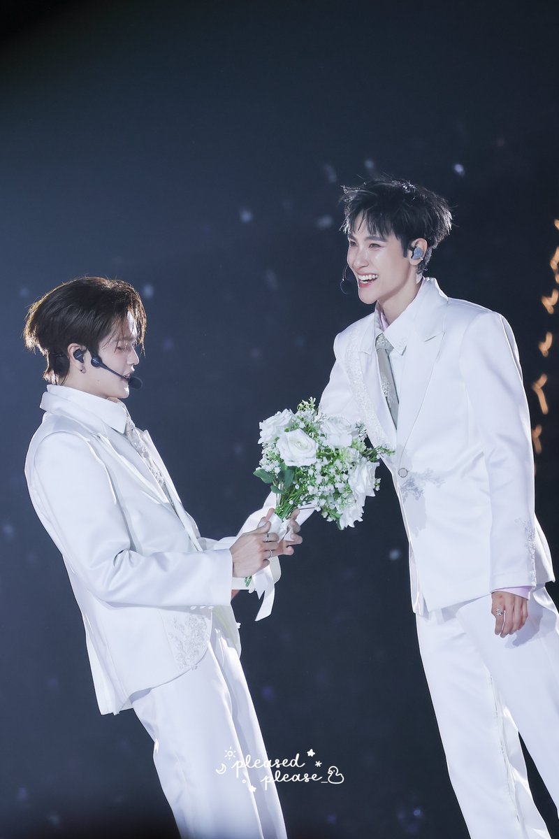 pleasedplease_'s tweet photo. งานแต่งวันสุดท้าย 💐✨️

JUNIORMARK ALWAYS SUNNYMOON  

#JuniorMarkConcertD3 https://t.co/yTNMnWSAb2