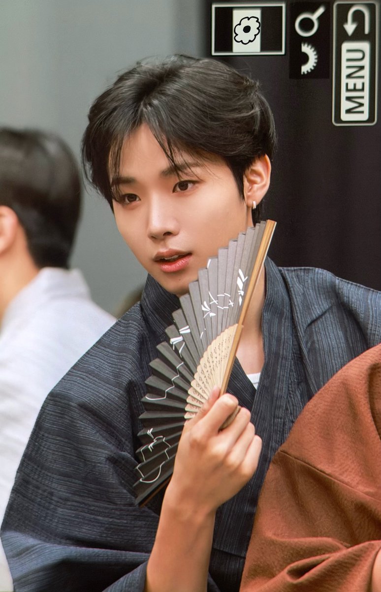 no1junWH's tweet photo. 260809

여름🎐

#휘브 #WHIB #원준 #문원준 #WONJUN https://t.co/iQJQp86UvH