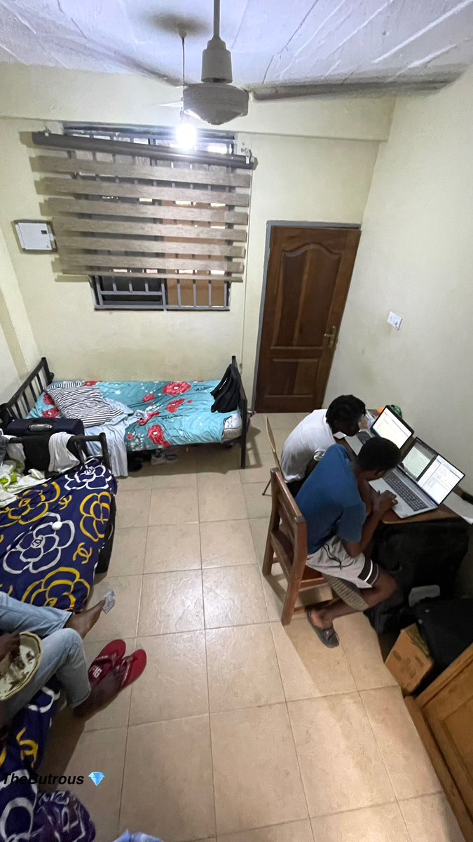 thebutrous's tweet photo. Went for hostel hunting in Ayeduase Gate-KNUST and this Hostel is taking GHC 7, 500 for 2 in 1. 

We for be serious in this country oo. Just look at the interior🤦🏾‍♂️
#DroptheHostelPrices https://t.co/kIierFXzXV