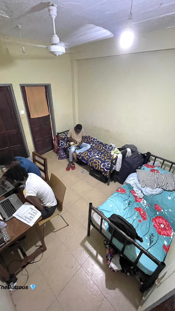 thebutrous's tweet photo. Went for hostel hunting in Ayeduase Gate-KNUST and this Hostel is taking GHC 7, 500 for 2 in 1. 

We for be serious in this country oo. Just look at the interior🤦🏾‍♂️
#DroptheHostelPrices https://t.co/kIierFXzXV