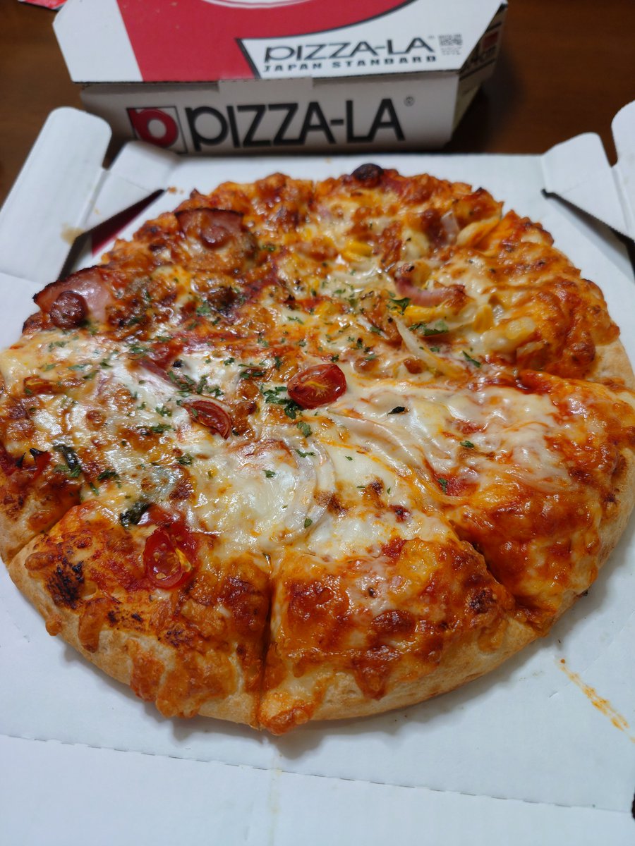 ramieru0407's tweet photo. #PIZZA
お昼食べた🍕
久しぶりのピザ美味すぎるわ😋
やっぱりPIZZA-LAが1番美味いなぁ～🤔 https://t.co/iChHjv5S7x