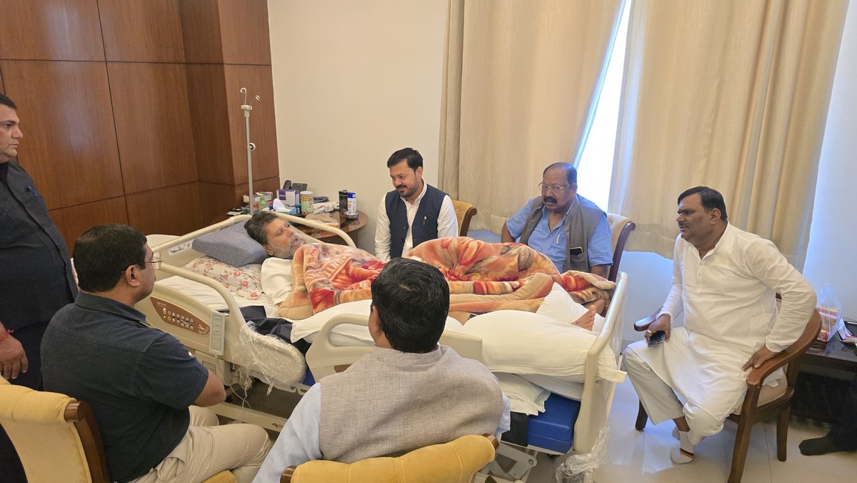 KiranDeoBJP's tweet photo. आज माननीय राष्ट्रीय सह संगठन महामंत्री श्री शिवप्रकाश जी ने  मेरे स्वास्थ्य की जानकारी ली।

इस आत्मीय भेंट के दौरान संगठनात्मक विषयों सहित विभिन्न महत्वपूर्ण विषयों पर सार्थक एवं सकारात्मक चर्चा भी हुई।

उनके स्नेह, आत्मीयता और शुभकामनाओं के लिए हृदय से आभार।

@shivprakashbjp https://t.co/3nBEgJrKWl