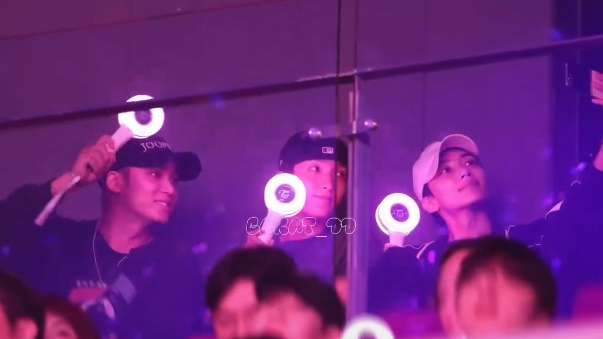 KyeomsBaekery's tweet photo. dokyeom jeonghan mingyu at a twice concert and a soccer match between manchester city and atlético madrid… these three will watch literally anything together🥹🤍 https://t.co/kPhNtDhmjt