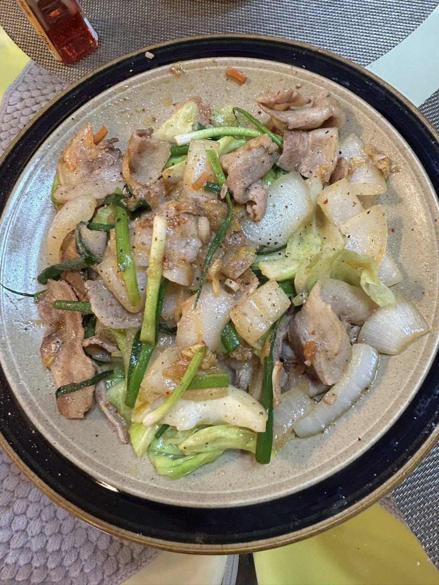 ruokabaru's tweet photo. 今日は豚キムチ https://t.co/dazSfrQNCz