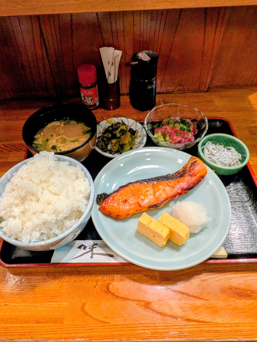tokyosorogurmet's tweet photo. #割烹たなか （秋葉原）

秋葉原にありながら¥1000で美味しい魚を堪能出来る割烹ランチ✨️
定食はマグロのタタキ付きに加え、ご飯はおかわり無料と満足度も高いですよ~🤤
並んでても食べたくなるのナツトク✨️ https://t.co/vzb8stegmV