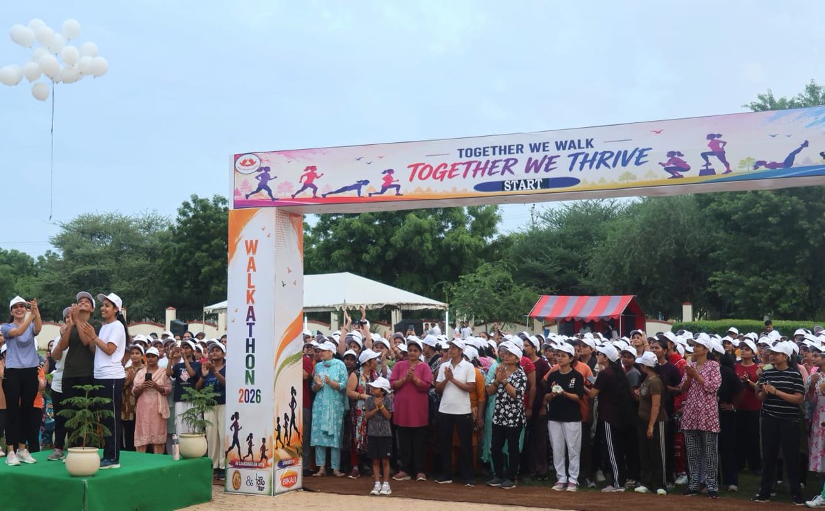 ChetakCorps_IA's tweet photo. Strong Families, Stronger Nation! 

​A vibrant morning unfolded at #BikanerMilitaryStation as  families and young champions joined hands for #Walkathon.

Stepping forward with boundless energy, the event highlighted the power of togetherness, fitness and resilience.

Every stride was a  commitment towards nurturing holistic wellness  for a healthier, stronger and resilient tomorrow. 

​#IndianArmy 
#SaptaShaktiCommand 
#ChetakCorps #RanbankuraDivision
 #FitnessFirst 
 
@adgpi
@SWComd_IA
@Prodefencechan1
@PRODefRjsthn