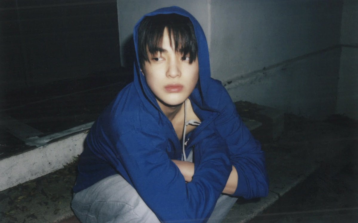 keonholds's tweet photo. you are so pretty in blue 💙 #건호 https://t.co/hVTDm4o9tb