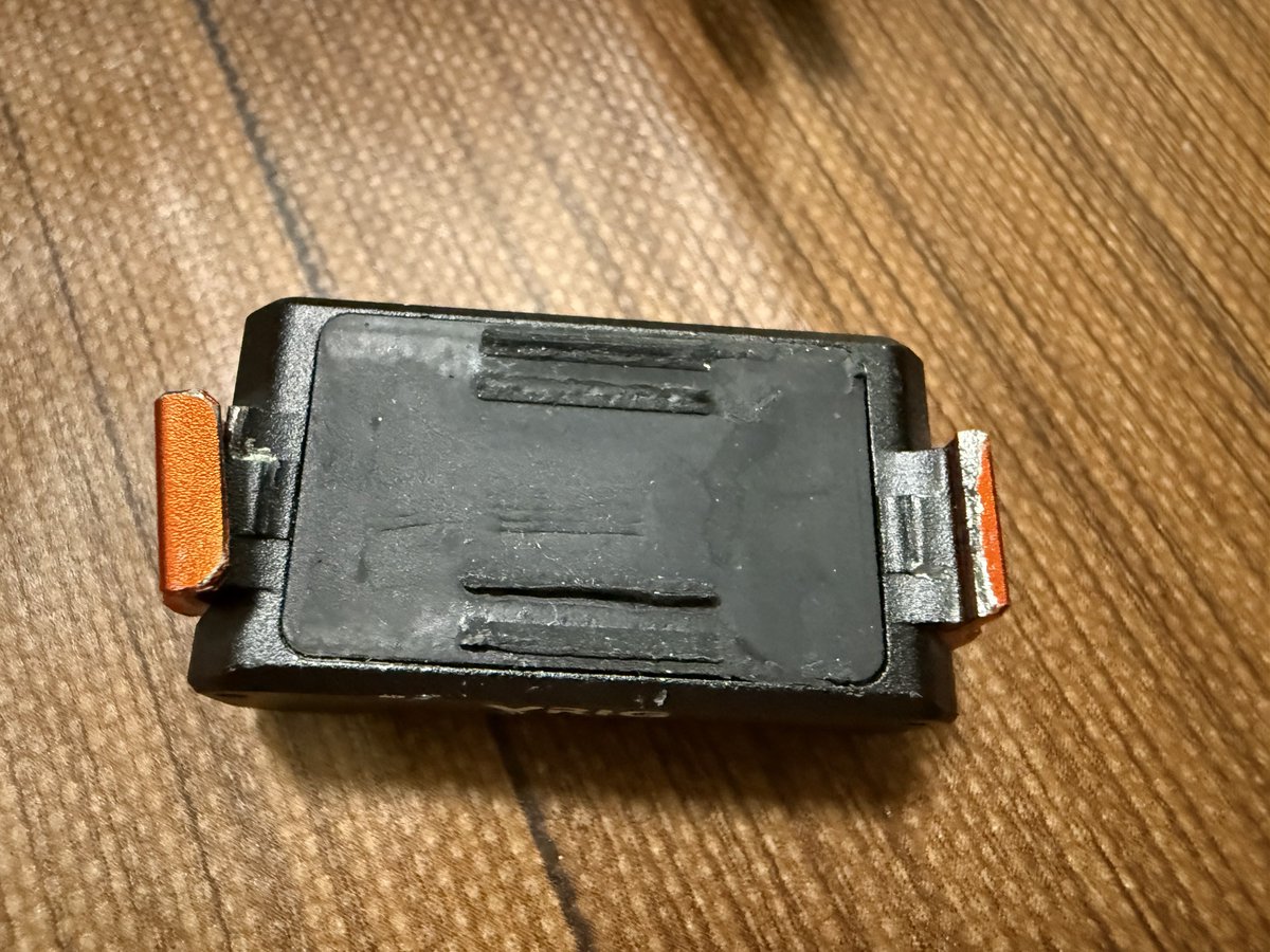 PieTako's tweet photo. 某カメラのマウンタは振動で留め金が折れるので改造してネジ止め方式にした。 https://t.co/blZTuI2Y0C