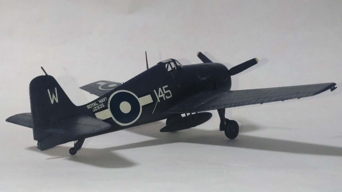 _NNhedgehog_'s tweet photo. 1/72 ハセガワ HELLCAT Mk.II “FLEET AIR ARM” 完成！

キットはハセガワ製、塗装は英国海軍の第1844海軍航空隊所属機です。
英国海軍に供与されたF6Fで、ラウンデルが蛇の目になっています。
ネイビーブルー単色の塗装なので、パネルで変化をつけたり塗装ハゲを施してみたりしました。どうかな…？ https://t.co/sL9YTBplbS