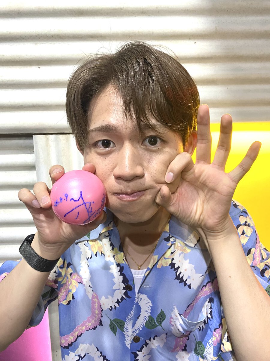 20Keyaki15's tweet photo. サインボール本当にありがとうすぎる🥹
@RYUUSEi_YNWA 
 #RYUUSEiファンミ https://t.co/rjrZqJ4SQy