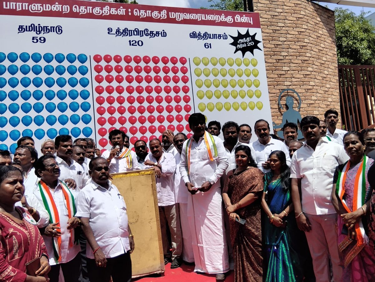 INCChennaiSCent's tweet photo. மத்திய பாஜக அரசை கண்டித்து தொகுதி மறுவரை செய்யும் மசோதாவை கைவிடக்கோரி தென்சென்னை மத்திய மாவட்ட காங்கிரஸ் கமிட்டி தலைவர் திரு ஜோதி பொன்னம்பலம் தலைமையில் திரு Dr. செல்லக்குமார் Ex. MP முன்னிலையில் அமைதிப் பேரனை நடைபெற்றது
#REJECTMODILIMITATION
#NoDelimitation https://t.co/32c24a6ArE