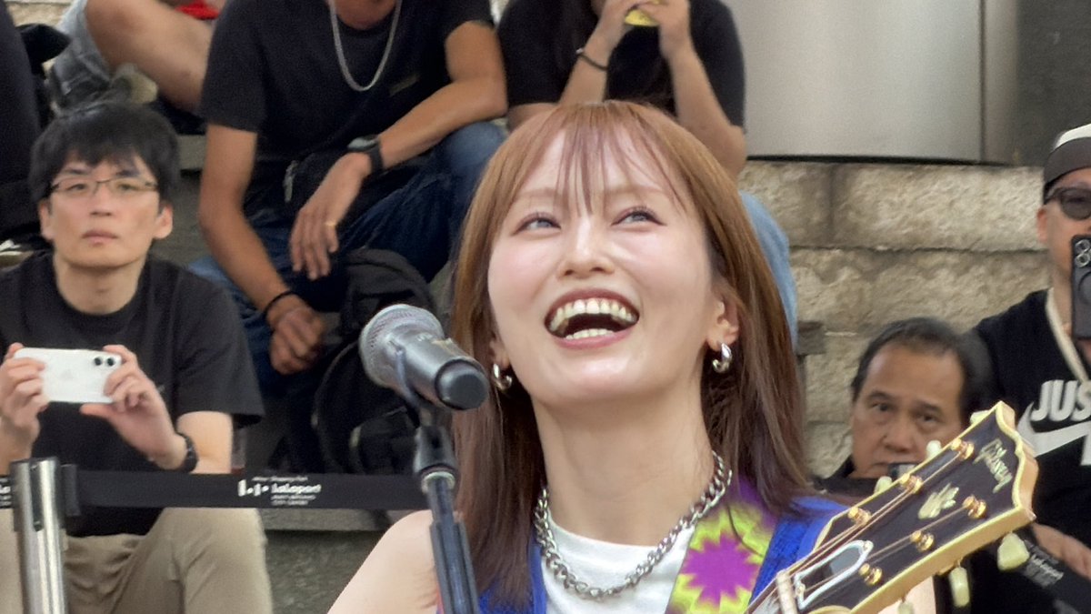 kei320713's tweet photo. #マレーシア🇲🇾
#クアラルンプール
#LaLaport (ららぽーと)
二日目
ライブ中の写真③
相変わらず深いお辞儀…
素晴らしい👍🏼
#山本彩 https://t.co/nd7yRHpuup