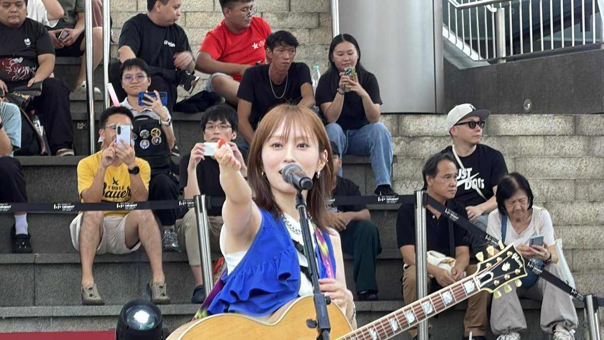 kei320713's tweet photo. #マレーシア🇲🇾
#クアラルンプール
#LaLaport (ららぽーと)
二日目
ライブ中の写真③
相変わらず深いお辞儀…
素晴らしい👍🏼
#山本彩 https://t.co/nd7yRHpuup