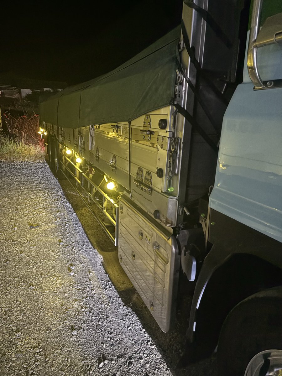 Jf6dpxAc74's tweet photo. 大分県豊後大野市向け出発🚚
肥料600袋配達行きます‼️
えっ👂　もちろんバラ下ろし😎
明日もいい汗かきそう💦 https://t.co/nx7lVf9iwT