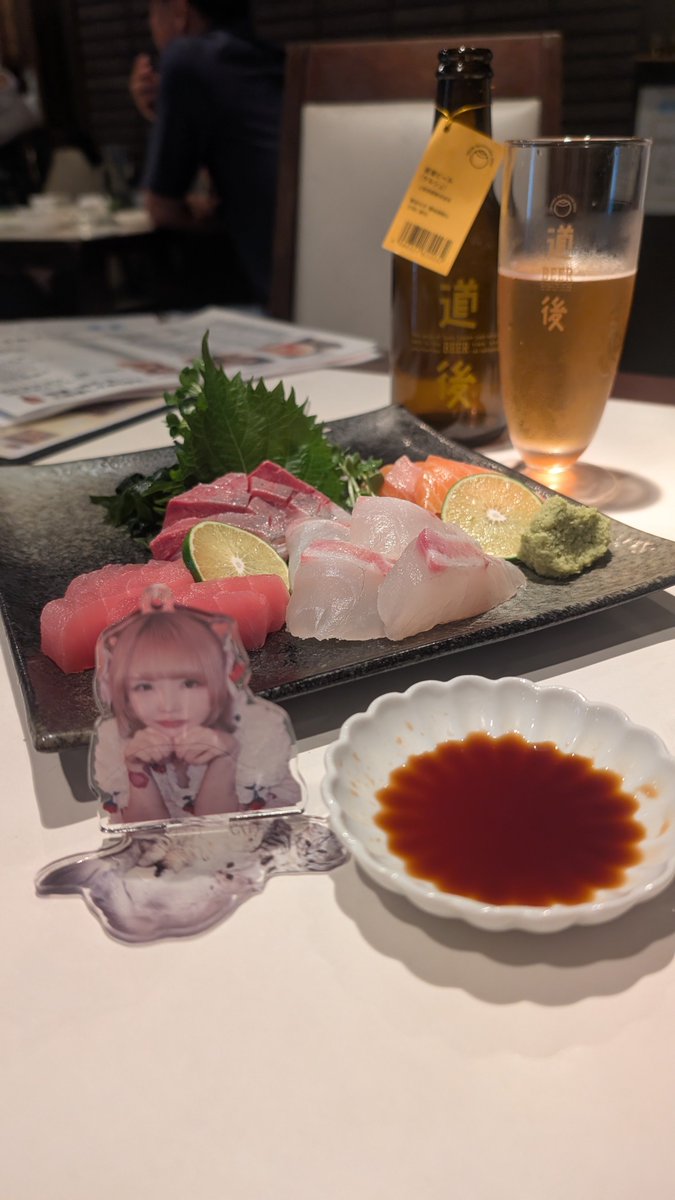 tell_rium's tweet photo. 大森さんおさしみと道後ビールだよ https://t.co/hm7Vg3eaS5