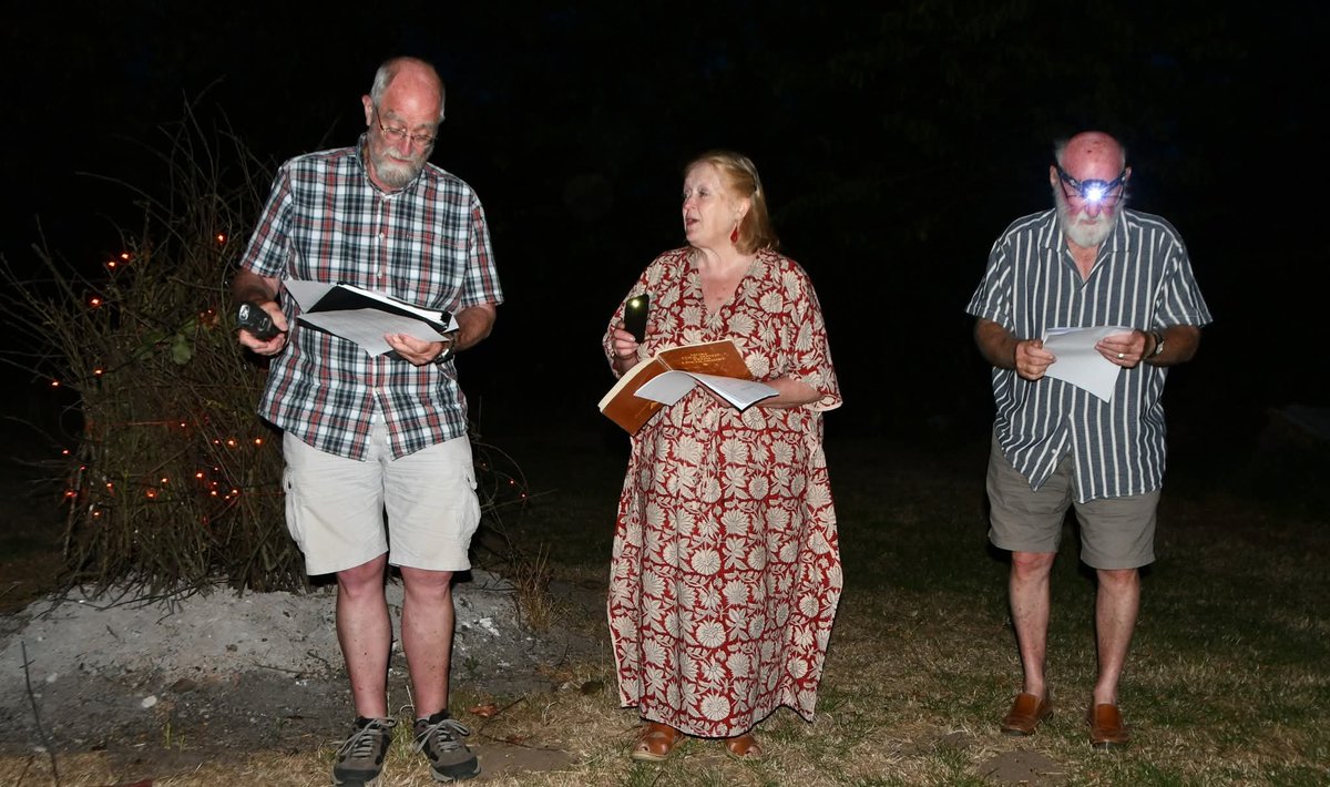 SpiritoSutterby's tweet photo. Excellent evening on Friday 7 August courtesy of Mike &amp; Chris Morgan.  A concert of Lincolnshire folk
songs &amp; tunes by the wonderful Kate Witney &amp; Liam Robinson followed by baked potatoes &amp; desserts. No bonfire this year but we managed! Many thanks Mike, Chris, Kate &amp; Liam et al! https://t.co/bWzLuhvEQS