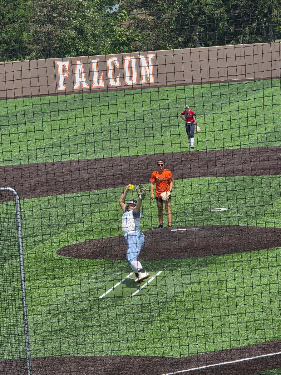 mak_george04's tweet photo. I had amazing time at the Bowling Green State camp yesterday! I loved learn from the coaches and staff. And I made sure I was recognizable, with my “last name” on my jersey being yupppppp. I cannot wait to come back! @bgsu_softball @Coach_MGardner https://t.co/erF71QKtY3