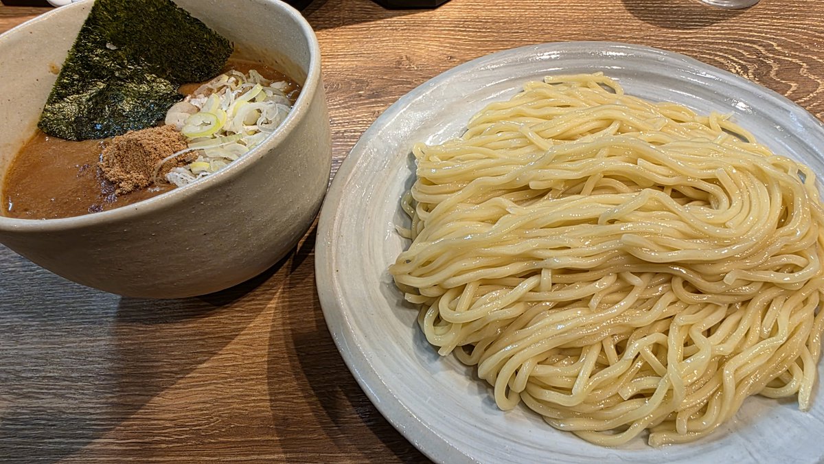 77noburin's tweet photo. めちゃくちゃ楽しかったライブ２回しのあとに有名店のつけ麺🍜 https://t.co/EQxj28mj9E