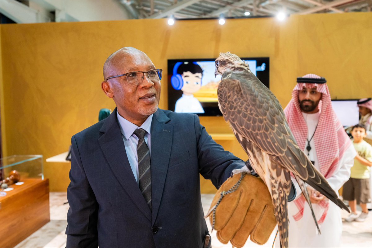 reccksa's tweet photo. موروث عريق، خبرات تتلاقى، وتجارب تقرّب الزوار من عالم الصقارة بتفاصيله المختلفة
يواصل ملتقى الصقور العالمي فعالياته في مركز الرياض للمعارض والمؤتمرات حتى 25 أغسطس

A rich heritage, shared expertise, and experiences that bring visitors closer to the many dimensions of falconry
The World’s Falcon Gathering continues at Riyadh Exhibition & Convention Center until 25 August

#مركز_الرياض_للمعارض_والمؤتمرات #ملتقى_الصقور_العالمي #RECC #FalconGathering #RiyadhEvents