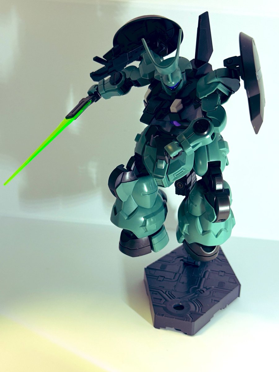 lifewithgunpla's tweet photo. HG 1/144 ディランザ（ラウダ専用機）

緑のディランザも良き
太めのボディが好き

斧は黄色の部分だけ塗装

#水星の魔女
#ディランザ
#ラウダ専用機
#ガンプラ https://t.co/7xmvcv7Jul