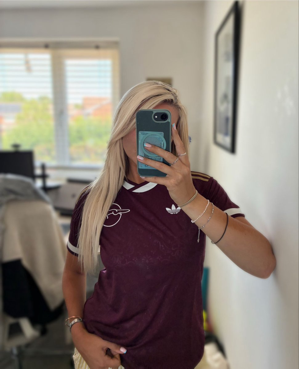 1803chlo's tweet photo. Might be my favourite ever Leicester shirt https://t.co/xcY3AsHXq2