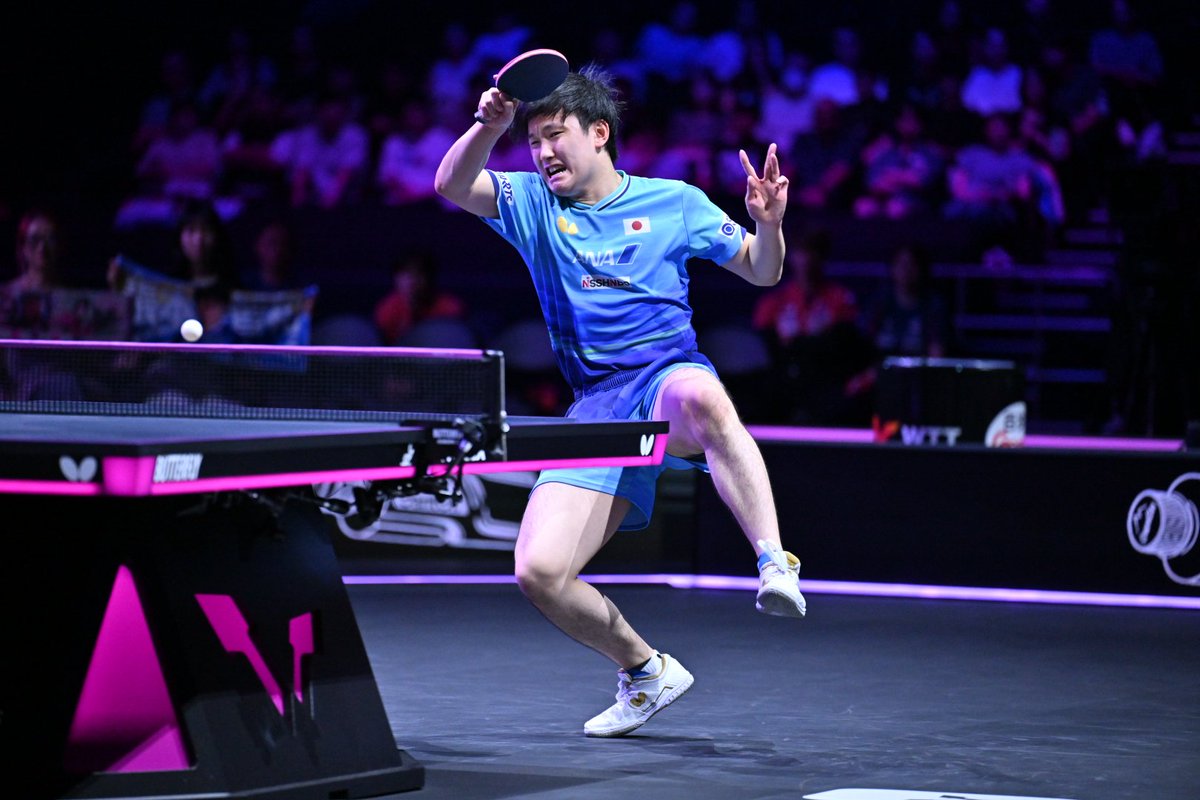 takurepo's tweet photo. #WTTチャンピオンズ横浜
▼男子シングルス決勝
張本智和（日本）　4(-7,7,4,8,7)1　呉晙誠（韓国）

第1ゲームは呉晙誠のクレバーな両ハンドにミスを誘われて落とした張本でしたが、第2ゲーム以降はタイミングをしっかり合わせて鋭い両ハンドで押し込み、ゲームカウント4対1で勝利！前回に続く連覇に加え、先ほど行われた女子シングルスを制した張本美和と、きょうだいそろっての優勝を決めました！おめでとうございます！！

#卓球 #卓球レポート #WTTYokohama