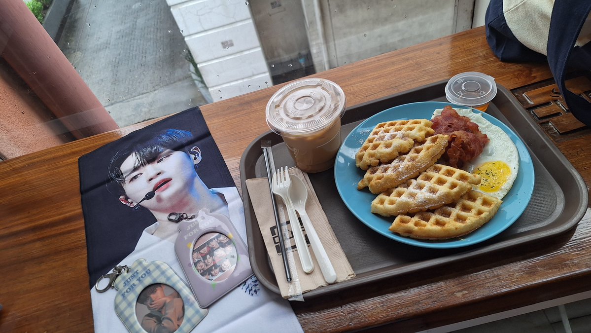 inspiritttxx's tweet photo. nailabas din sa baul ang wanna one merch 💕

#SpringBreezeWeMeetAgain https://t.co/IXVcDhezyT