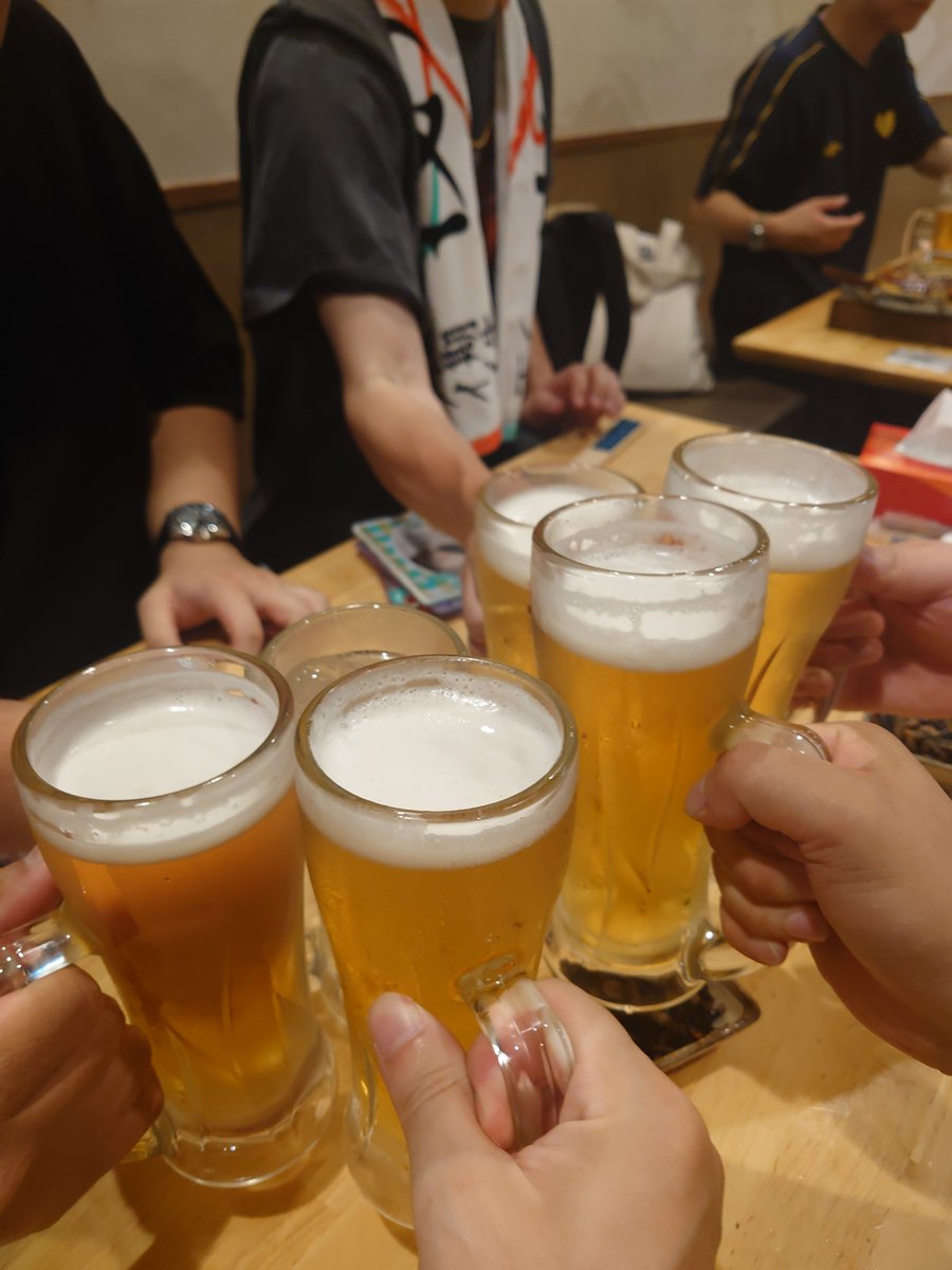 kent_eeeee's tweet photo. 打ち上げ〜🍻

みんな話が止まりませんw

#櫻坂46_whatslonesome https://t.co/bGkJjTAEhC