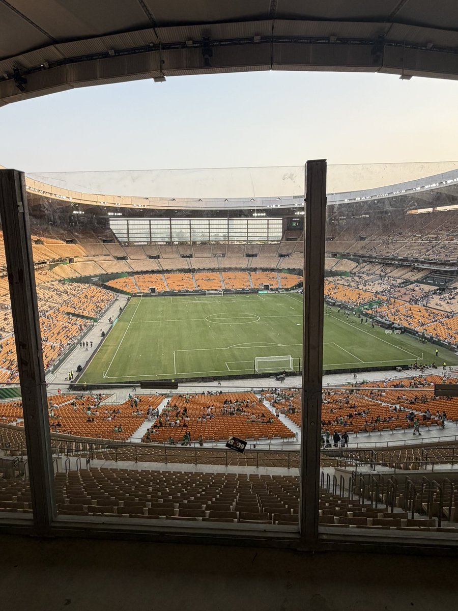 J_Gill04's tweet photo. Seville ✅ quite a surreal experience even though it’s only pre season, onto Frankfurt next weekend! 🇩🇪🍒 #afcb https://t.co/7Sedk0idif